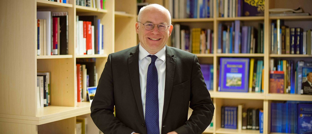 the-profession-of-ambassador-how-to-work-as-a-diplomat-for-24-years-and-live-in-different-countries