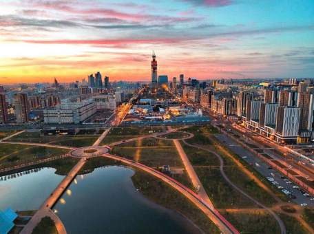 torgovyy-centr-mnogofunkcional-nogo-kompleksa-abu-dabi-plaza-vstretit-pervyh-posetiteley-2-dekabrya