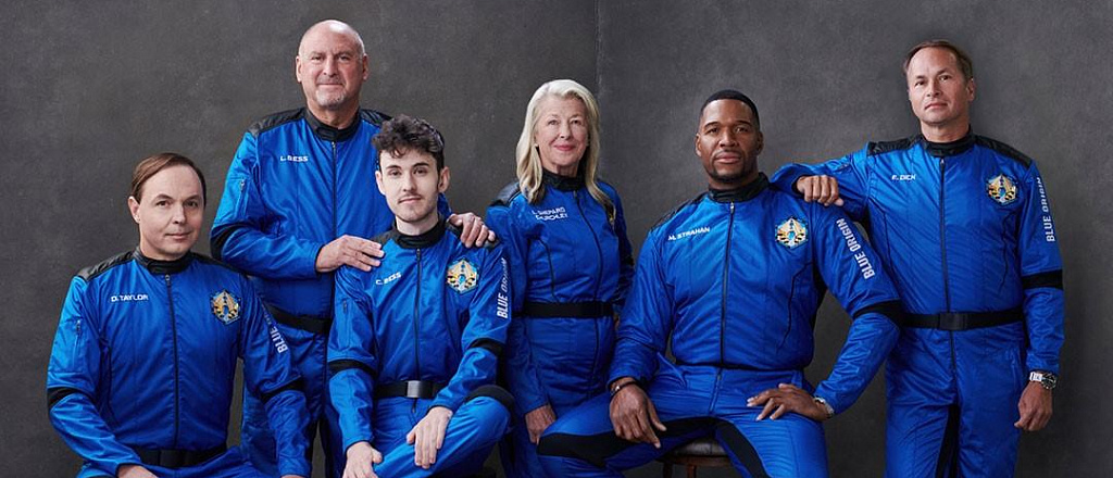 blue-origin-zavershila-pilotiruemyy-suborbital-nyy-polet-s-shest-yu-turistami-na-bortu