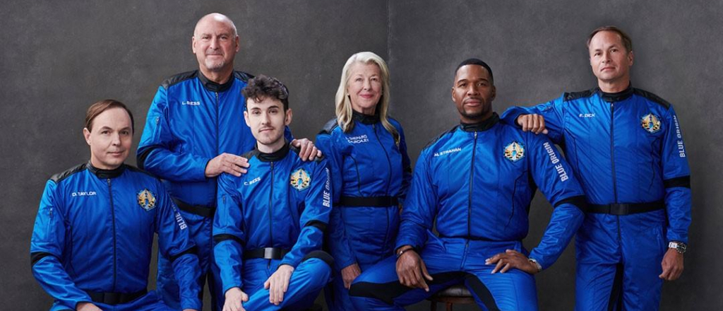 blue-origin-zavershila-pilotiruemyy-suborbital-nyy-polet-s-shest-yu-turistami-na-bortu