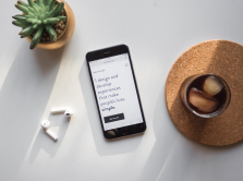 ios-17-pozvolit-sozdat-cifrovuyu-kopiyu-golosa-pol-zovatelya