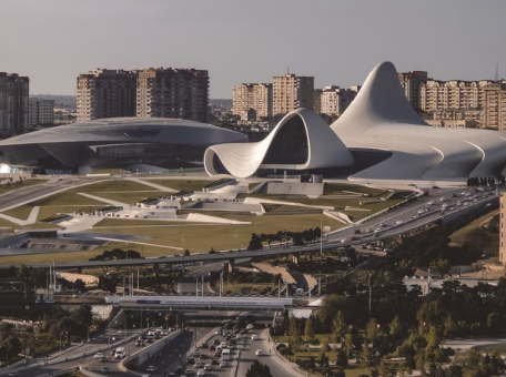 gid-po-obnovlennomu-baku-novye-brendy-metro-i-gorodskie-formaty