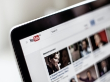 youtube-testiruet-funkciyu-poiska-pesen-po-melodii-ee-mozhno-napet