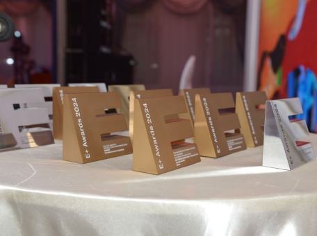 stali-izvestny-pobediteli-premii-e-awards-central-naya-aziya-2024