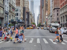walk-around-new-york-journalist-about-where-to-shop-profitable-and-eat-tastily
