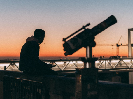 moskovskiy-planetariy-otkryl-nabor-na-kursy-astronomii-dlya-vzroslyh