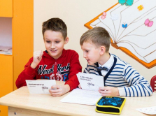 chem-zanyat-rebenka-zimoy-shkola-programmirovaniya-plavanie-i-kon-kobezhnyy-sport