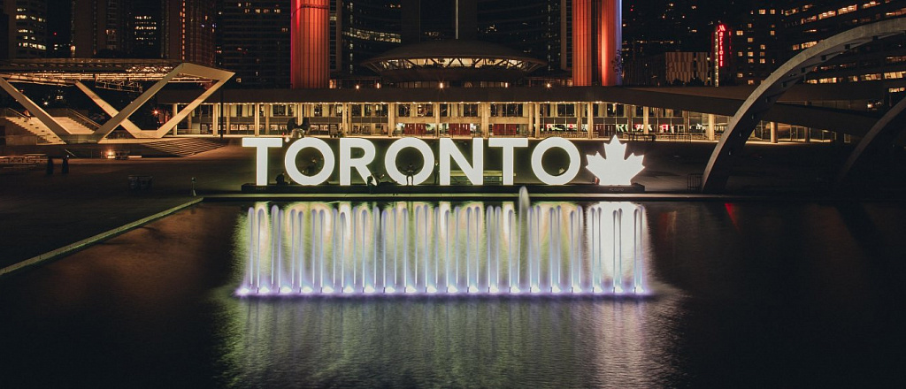 progulka-s-zhurnalistom-po-toronto-galereya-iskusstva-starinnye-rayony-vinodel-ni