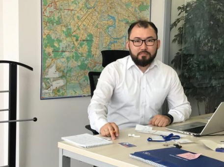aza-tar-m-skeude-darhan-sh-ldebaev-bi-group-kompaniyasynda-y-zh-mys-zh-ne-ala-stereotipter-turaly