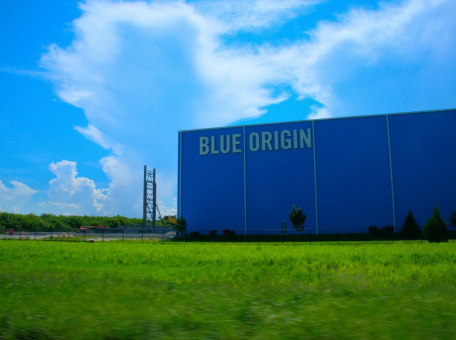 blue-origin-dzheffa-bezosa-vyigrala-kontrakt-nasa-na-stroitel-stvo-modulya-dlya-otpravki-lyudey-na-lunu