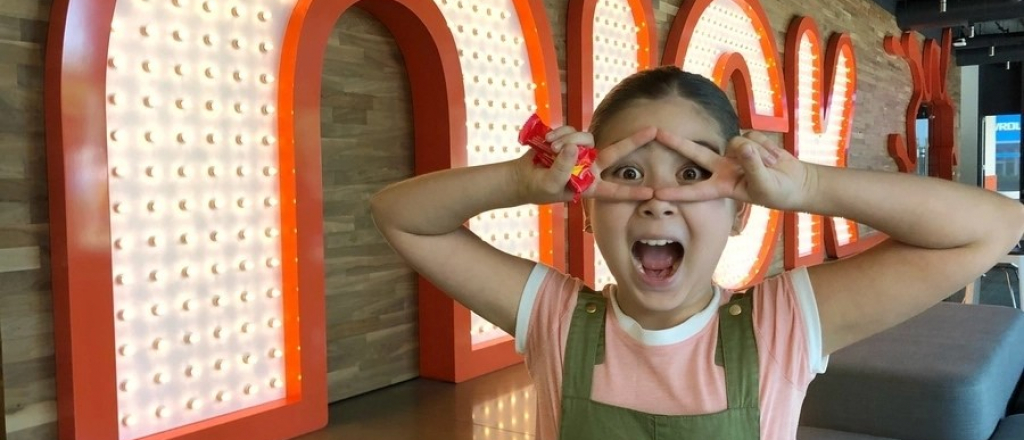 10-letnyuyu-sofi-manasyan-iz-almaty-priglasili-v-shou-na-nickelodeon