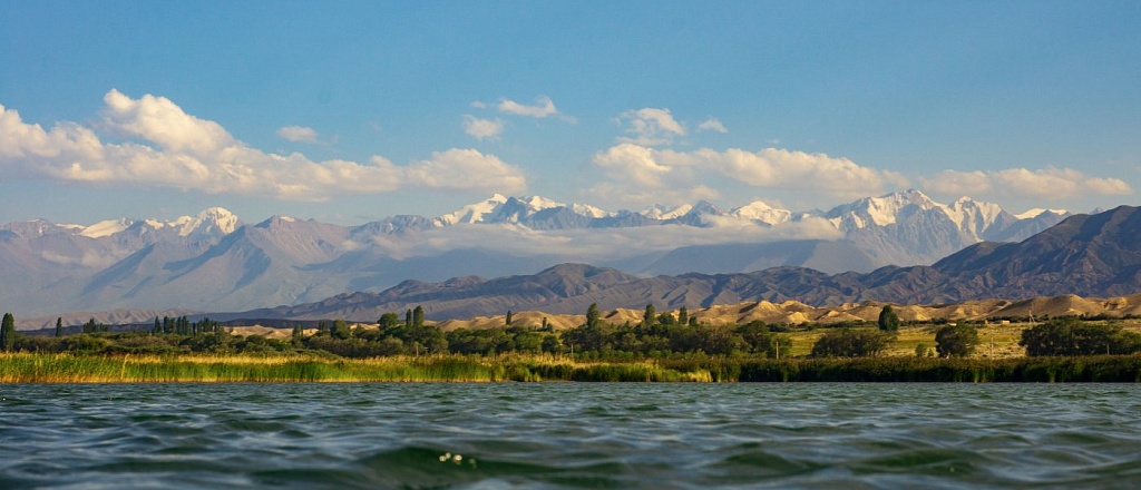 kak-doehat-do-issyk-kulya-na-poezde-s-panoramnymi-oknami-ceny-i-raspisanie