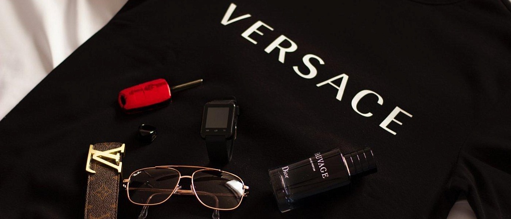 vladelec-brenda-coach-vykupit-versace-i-michael-kors