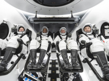 korabl-spacex-s-polnost-yu-grazhdanskim-ekipazhem-uspeshno-vernulsya-na-zemlyu