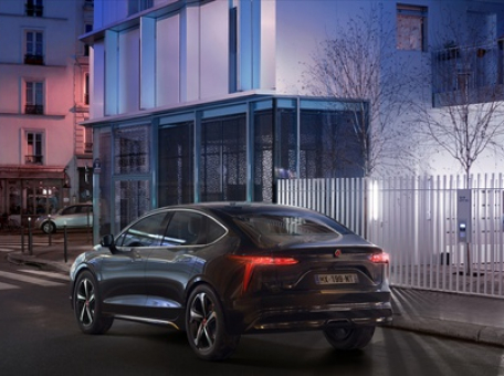 kompaniya-renault-predstavila-pervyy-elektrokar-dlya-taksi