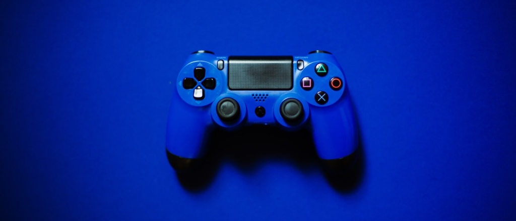 spider-man-2-remeyk-mgs-3-assassin-s-creed-mirage-glavnye-treylery-s-playstation-showcase