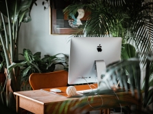 apple-prezentovala-novye-macbook-pro-i-imac