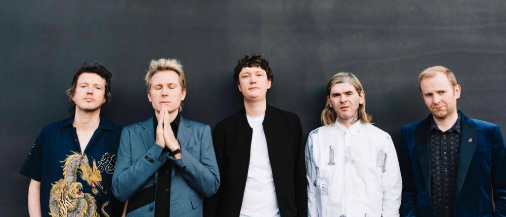franz-ferdinand-vypustila-novyy-klip-na-trek-curious