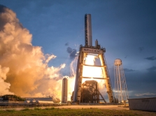 kompaniya-ilona-maska-space-x-otpravila-na-orbitu-chetyreh-chelovek