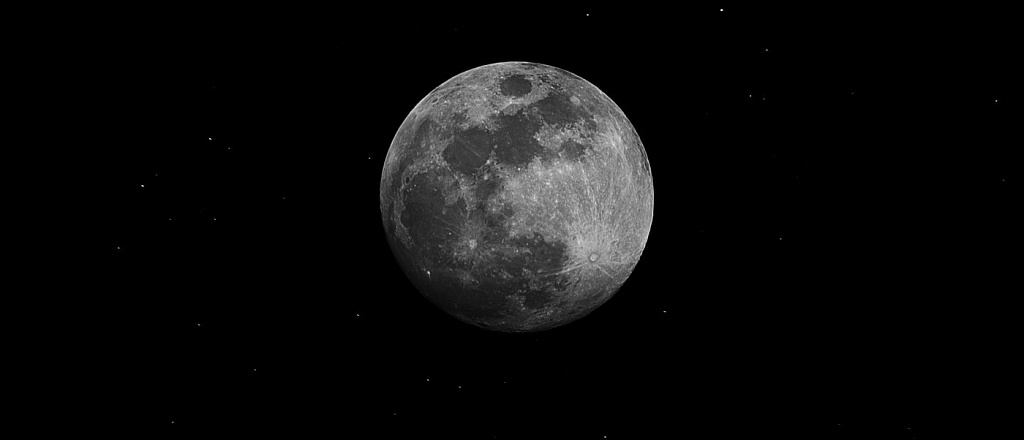uchenye-obnaruzhili-na-lune-vodu-sozdannuyu-solncem