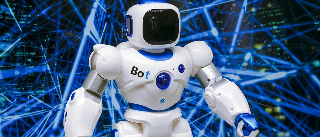 tesla-pokazala-svoih-chelovekopodobnyh-robotov