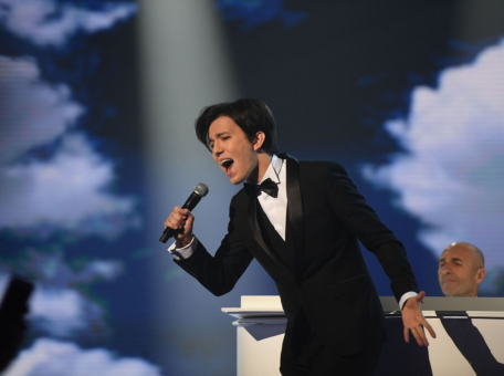 dimash-kudaybergen-vstretitsya-s-poklonnikami-v-astane