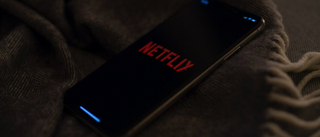 netflix-planiruet-zapustit-format-pryamogo-efira
