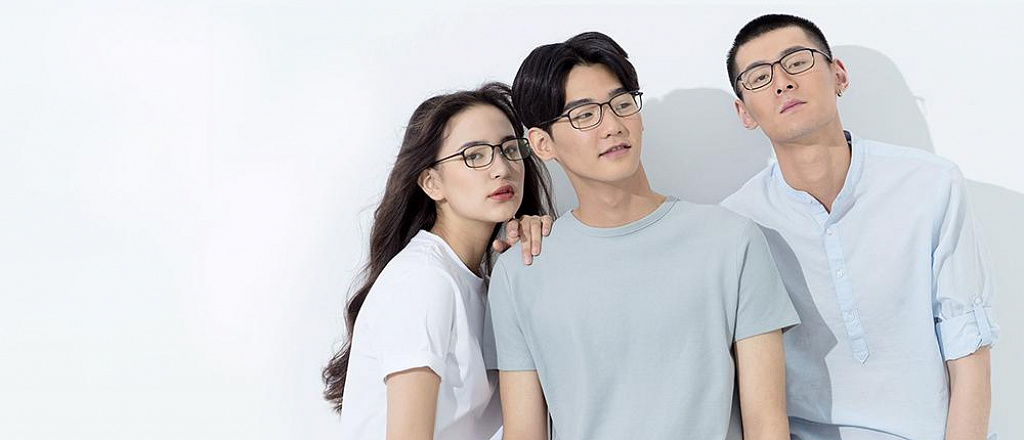 avtomaticheskiy-perevod-teksta-i-15-kratnyy-zum-xiaomi-predstavila-umnye-ochki-mijia-glasses-camera