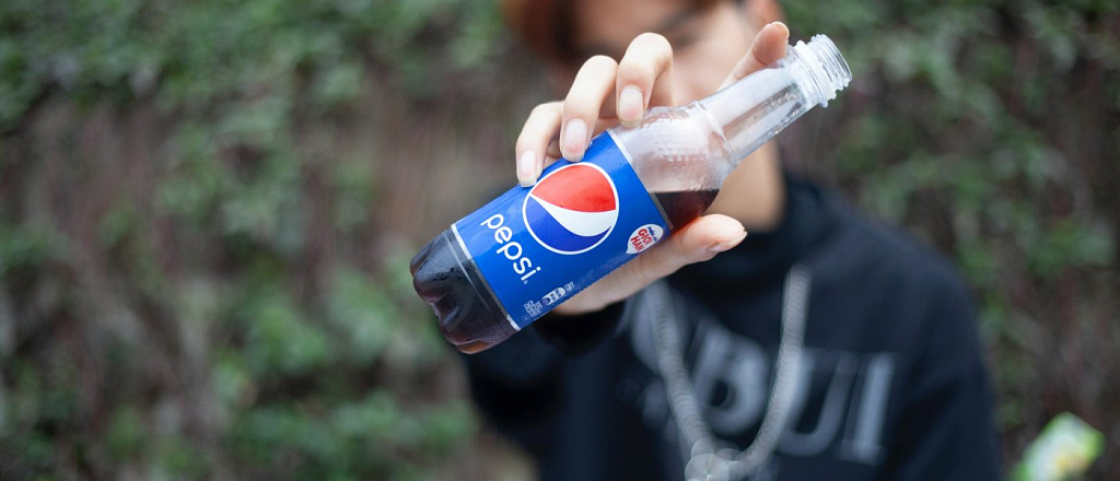 pepsi-vpervye-za-15-let-menyaet-logotip
