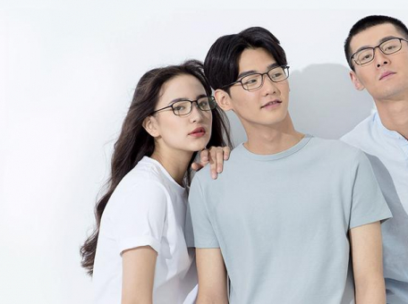 avtomaticheskiy-perevod-teksta-i-15-kratnyy-zum-xiaomi-predstavila-umnye-ochki-mijia-glasses-camera