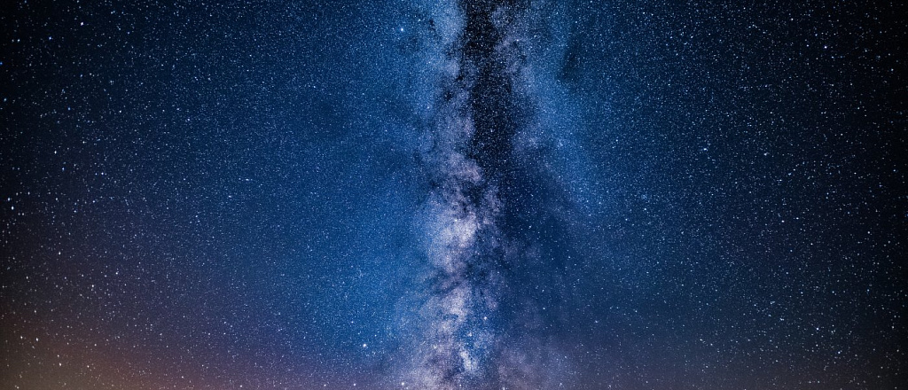 nasa-pokazalo-pervye-snimki-vselennoy-ot-teleskopa-dzheyms-uebb