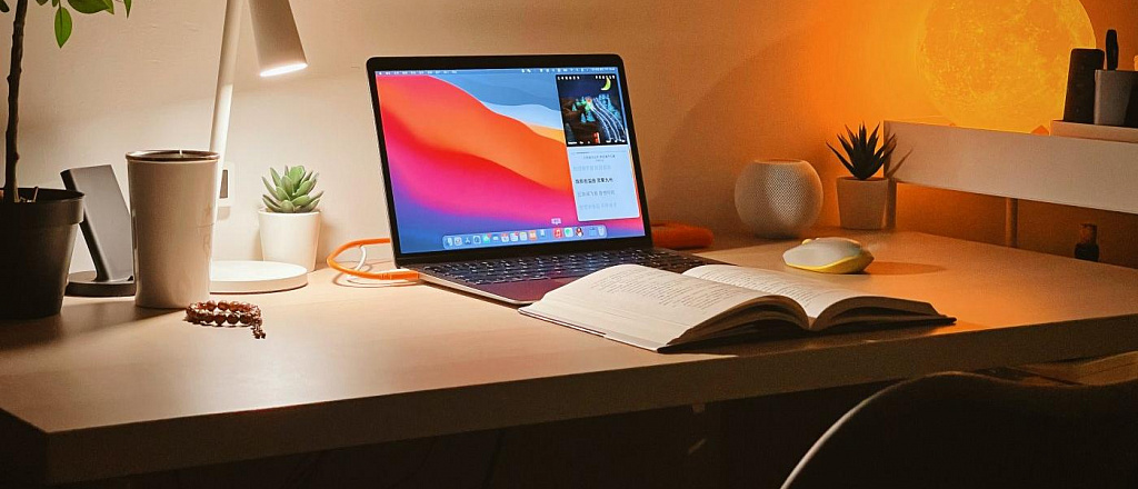 apple-razrabatyvaet-macbook-s-gibkim-displeem