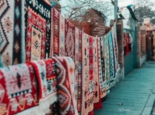 bloshinye-rynki-i-bazary-tbilisi-gde-iskat-antikvariat-specii-i-kolorit-goroda