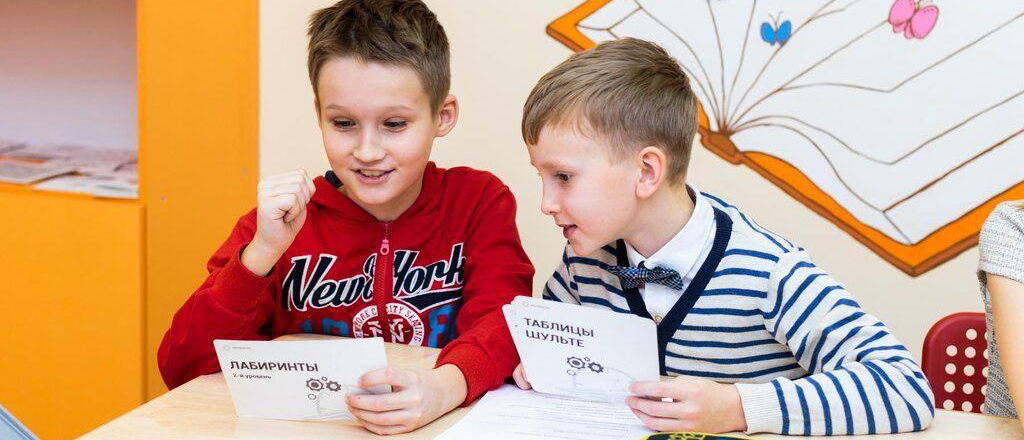 chem-zanyat-rebenka-zimoy-shkola-programmirovaniya-plavanie-i-kon-kobezhnyy-sport