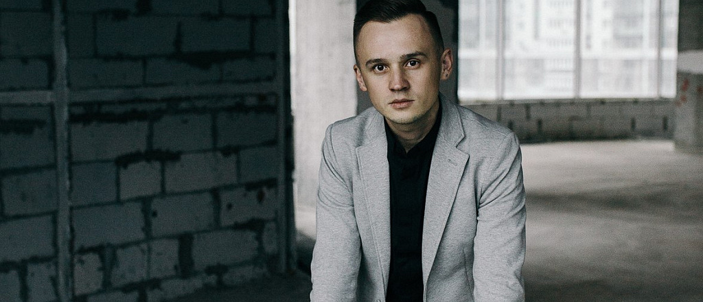 sergey-filatov-o-tom-pochemu-imeya-ekonomicheskoe-obrazovanie-reshil-stat-dizaynerom-i-zanimaetsya-etim-15-let