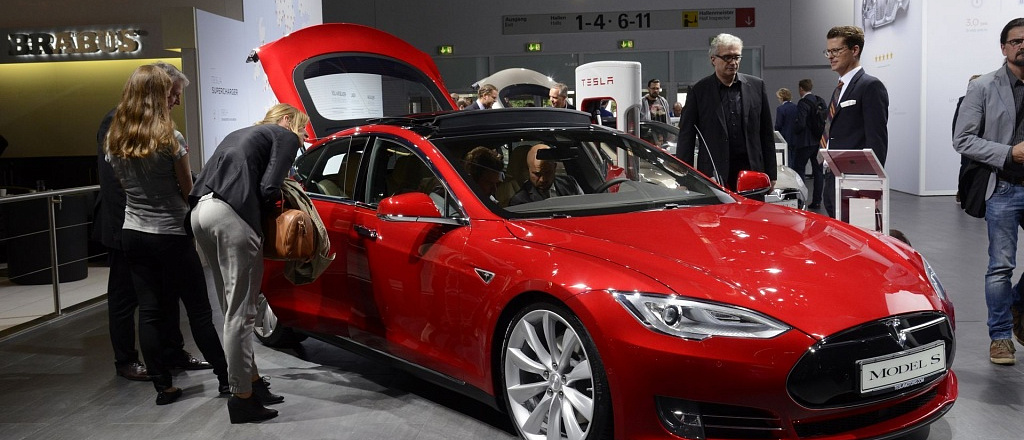 novosti-na-2-marta-nacional-nyy-konkurs-frankofonnoy-pesni-i-snizhenie-cen-na-elektromobili-tesla