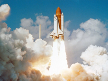 pervyh-turistov-v-kosmos-virgin-galactic-planiruet-otpravit-v-iyune