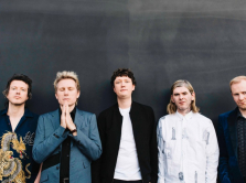 franz-ferdinand-vypustila-novyy-klip-na-trek-curious