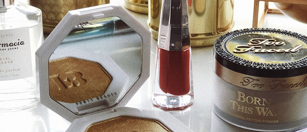 u-fenty-beauty-i-mschf-kollaboraciya-brendy-vypustili-blesk-dlya-gub-v-vide-ketchupa