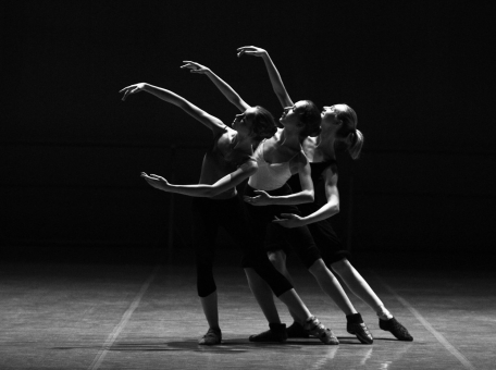 love-fear-loss-padshie-angely-i-touch-the-light-v-astana-ballet