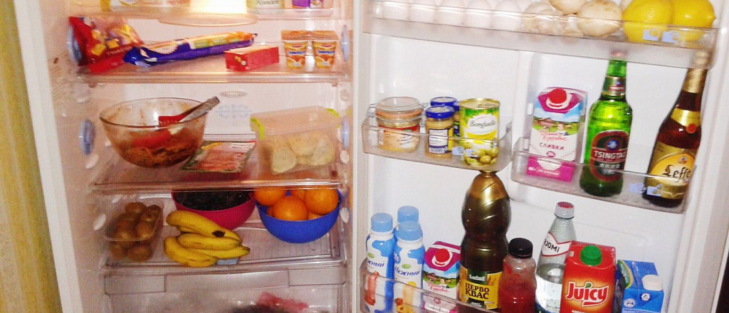 chto-lezhit-v-holodil-nike-u-holostyaka