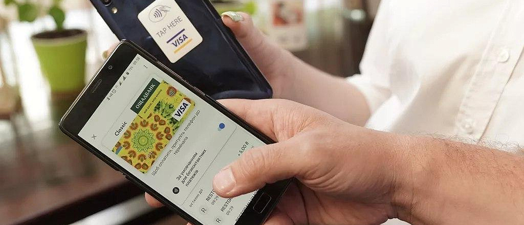 prilozhenie-ot-kazpochty-kotoroe-delaet-iz-smartfona-pos-terminal