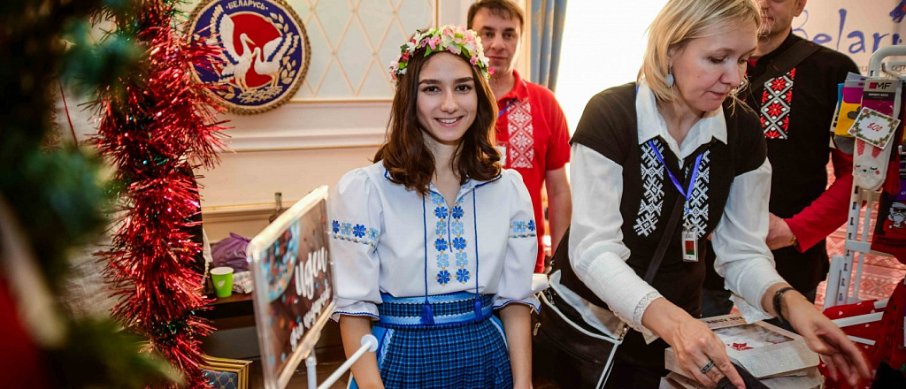 kak-proshla-rozhdestvenskaya-yarmarka-ot-53-posol-stv-v-2019-godu