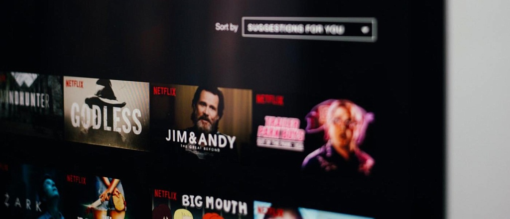 netflix-pokazal-treyler-novoy-komedii-s-adamom-sendlerom