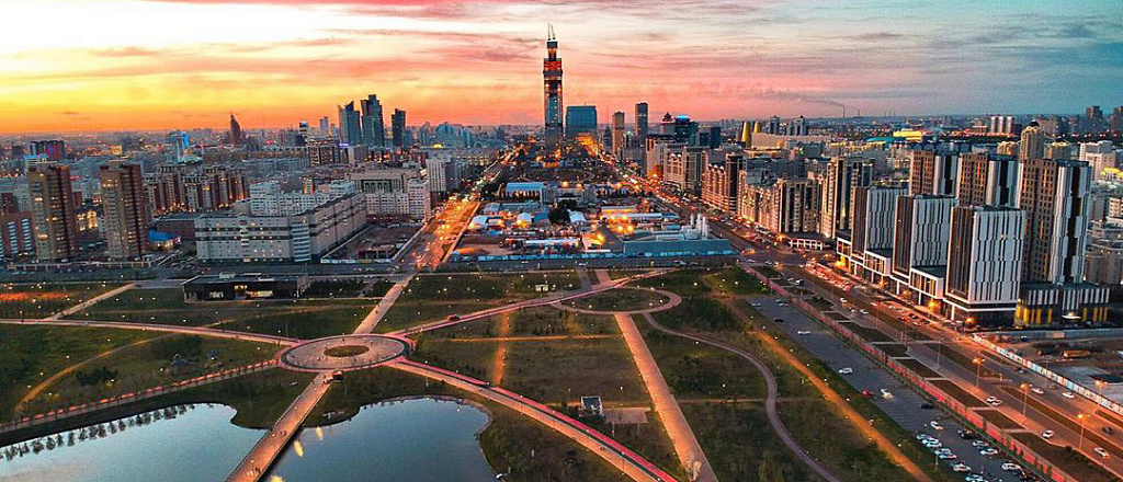 torgovyy-centr-mnogofunkcional-nogo-kompleksa-abu-dabi-plaza-vstretit-pervyh-posetiteley-2-dekabrya