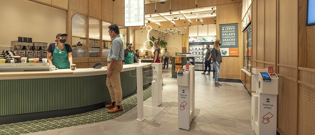 amazon-i-starbucks-otkryli-pervyy-sovmestnyy-magazin-bez-prodavcov-i-kass-v-n-yu-yorke