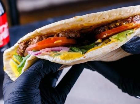 svezhaya-sochnaya-i-hrustyaschaya-10-mest-gde-v-astane-mozhno-poest-street-food