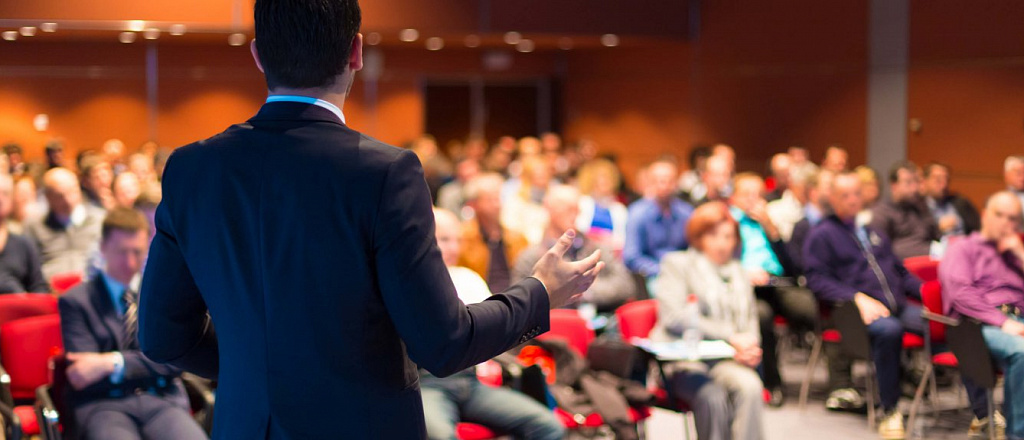 eksperty-iz-amazon-microsoft-booking-som-na-besplatnoy-konferencii-o-tehnologiyah-buduschego