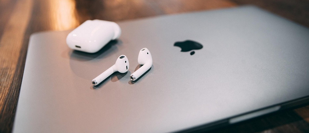 apple-razrabatyvaet-byudzhetnuyu-versiyu-airpods
