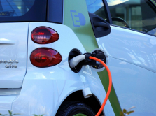 v-kazahstane-elektromobilyam-razreshat-ezdit-po-vydelenkam-i-besplatno-parkovat-sya
